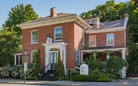 Trinity House Inn Gananoque 3*